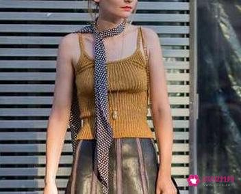 窄丝巾的20种系法图解