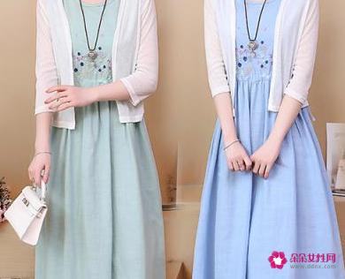 今年流行什么连衣长裙