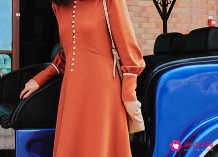 今年流行什么连衣长裙