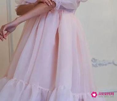 今年流行什么连衣长裙