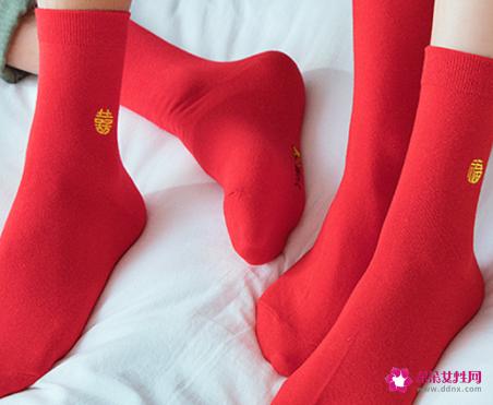 男人穿红袜子有什么特殊意义
