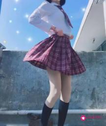 女生裙子里面穿的是啥