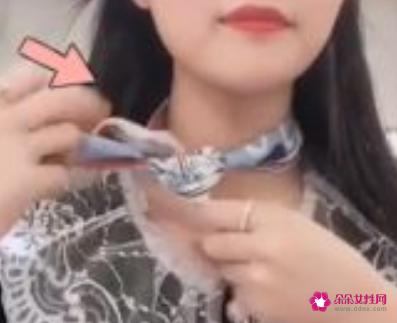 三角围巾的戴法