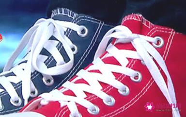 高帮鞋怎么穿进去方便