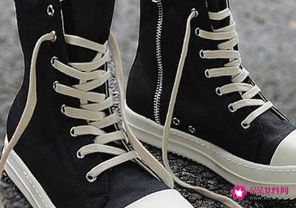 高帮鞋怎么穿进去方便