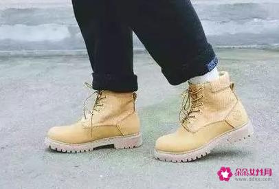 高帮鞋怎么穿进去方便