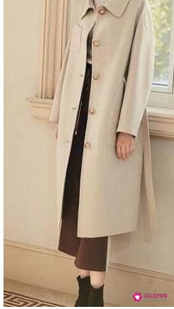 红色连衣裙配什么颜色大衣好看