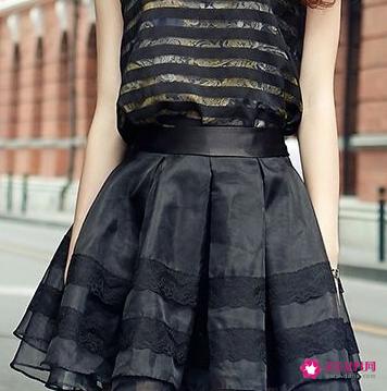 黑纱裙配什么上衣