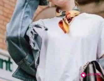 丝巾的搭配方法