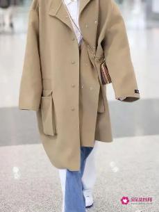 米色外套配什么内搭好看