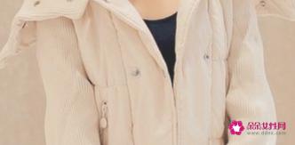 米色外套配什么内搭好看