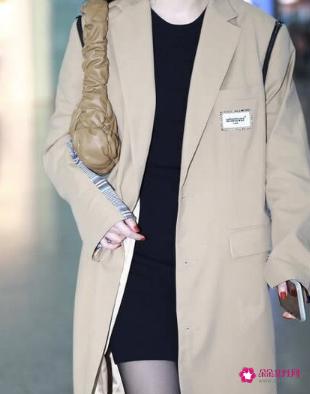 米色外套配什么内搭好看