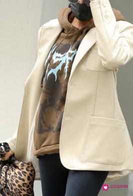 米色外套配什么内搭好看