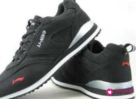 运动鞋用什么洗才干净