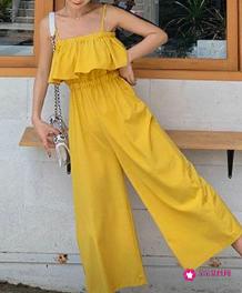 吊带连体阔腿裤怎么搭配上衣