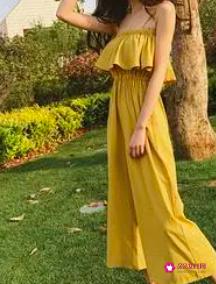 吊带连体阔腿裤怎么搭配上衣