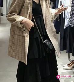 黑色连衣裙搭配