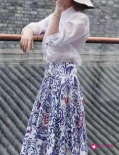 高腰裙怎么搭配上衣