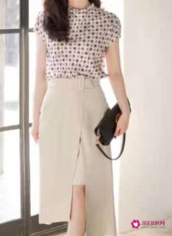 高腰裙怎么搭配上衣