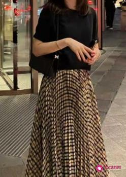 高腰裙怎么搭配上衣