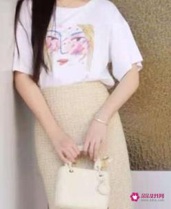 高腰裙怎么搭配上衣