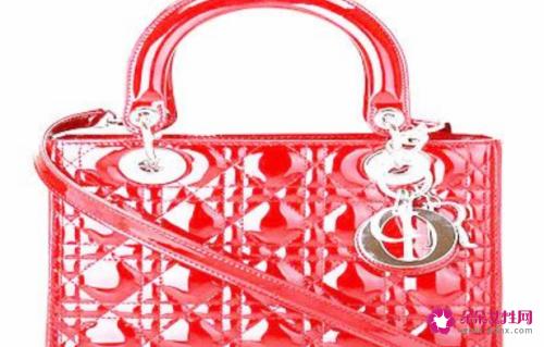 红色女包搭配妙招