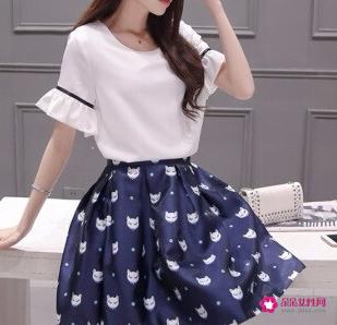 蓬蓬裙怎么搭配上衣