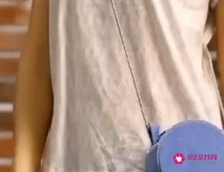 手工diy旧牛仔裤改包包