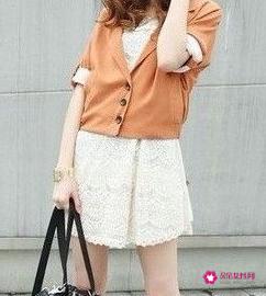 蕾丝连衣裙怎么搭配