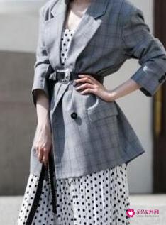 蕾丝连衣裙怎么搭配