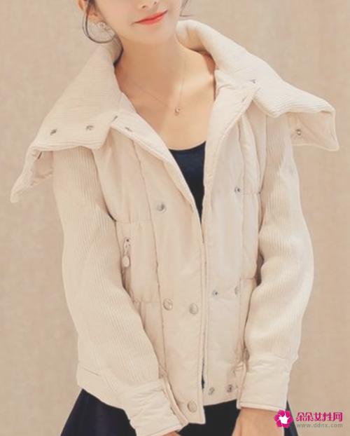 米色的外套要怎么搭配好看