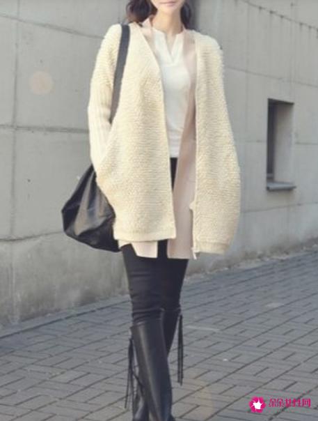 米色的外套要怎么搭配好看