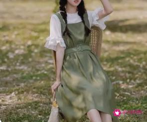 女孩子裙子里面穿什么