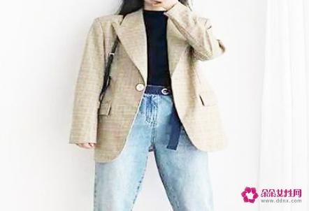 短外套怎么搭配下装才好看