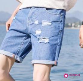 最新潮流衣服搭配