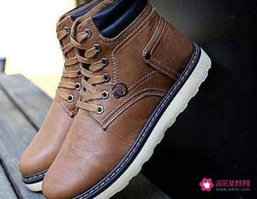 高帮鞋搭配什么衣服