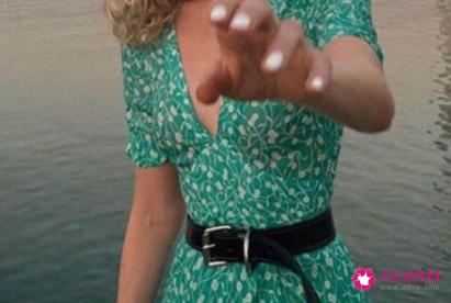 去海边玩穿什么衣服合适