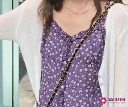 去海边玩穿什么衣服合适