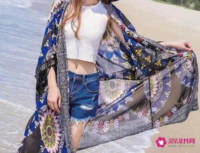 去海边玩穿什么衣服合适