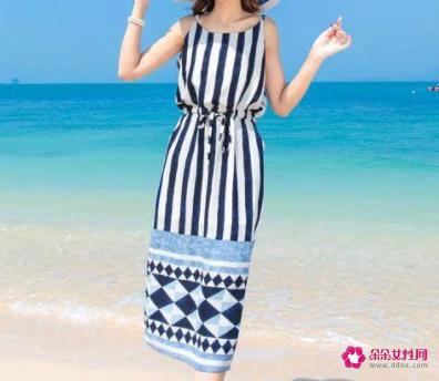 去海边玩穿什么衣服合适