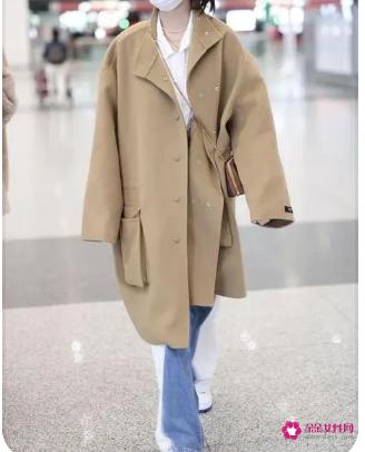 米色外套内搭什么颜色好看