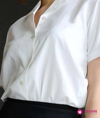 穿什么颜色的衣服显白 女生