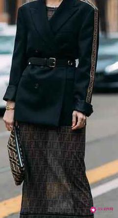 秋冬季连衣裙怎么搭配衣服