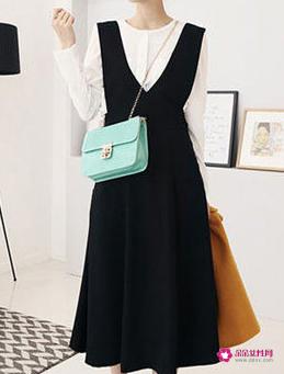 女士打底连衣裙搭配