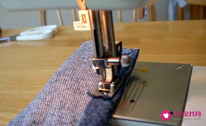 牛仔裤改造小包包图解