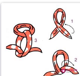 大四方丝巾的系法