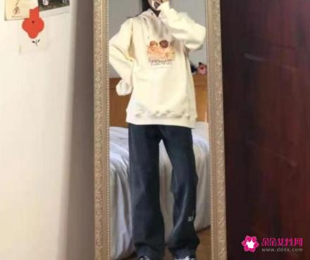 卫衣配什么裤子好看