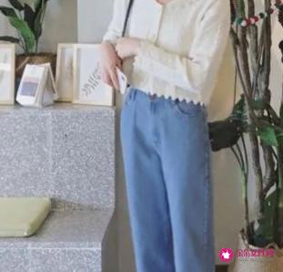 米色外套搭什么颜色