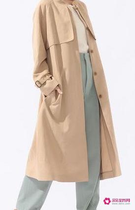 米色外套搭什么颜色