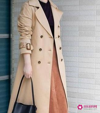米色外套搭什么颜色